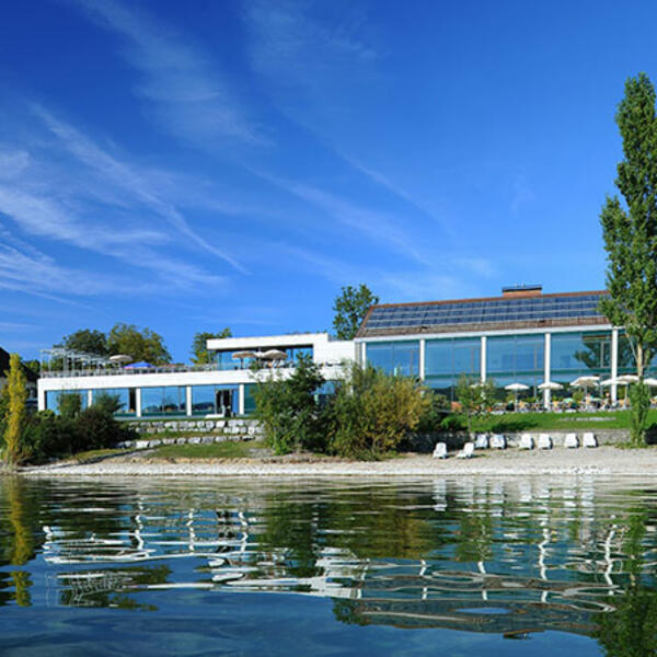Haus Insel Reichenau: Seeseite mit Blick zum Haus